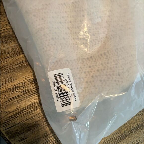 Official Taylor Swift Folklore Cardigan - NWT - XS/S - Picture 5 of 6